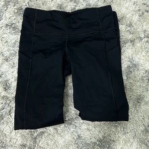 Lululemon capris size 2 black leggings with pockets